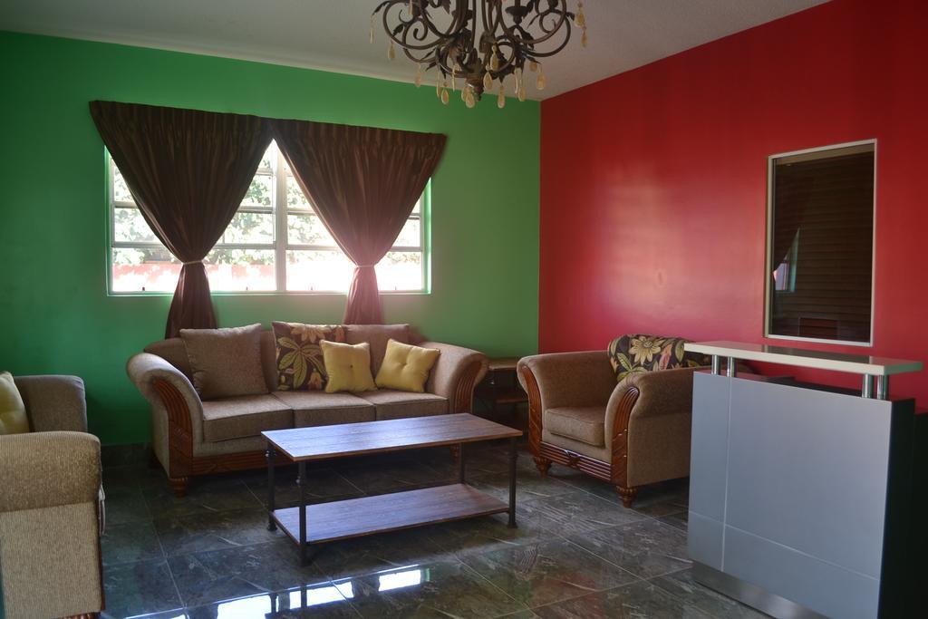 Montecristo Inn Piarco Luaran gambar