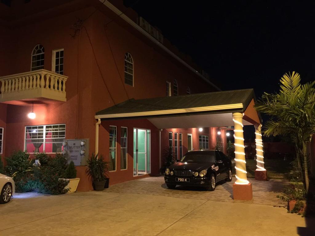 Montecristo Inn Piarco Luaran gambar