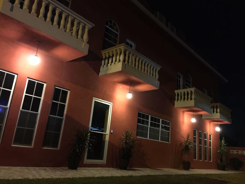 Montecristo Inn Piarco Luaran gambar